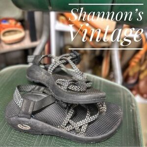 Chaco sz 8 W strap sandals